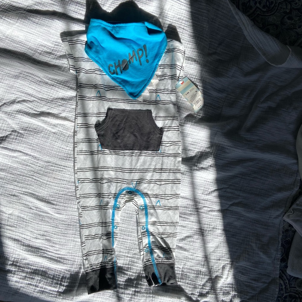 Adorable 6-9m baby boy onesie and bib with shark teeth design and stripes